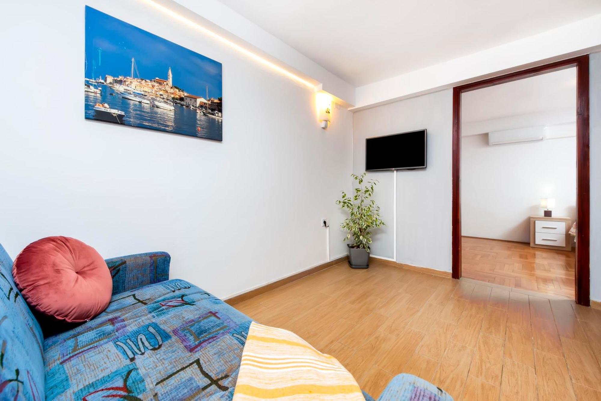 Apartments And Room Silvana Ровинь Экстерьер фото