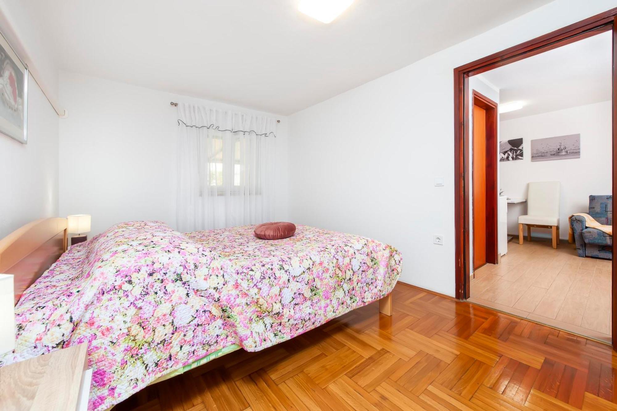 Apartments And Room Silvana Ровинь Экстерьер фото