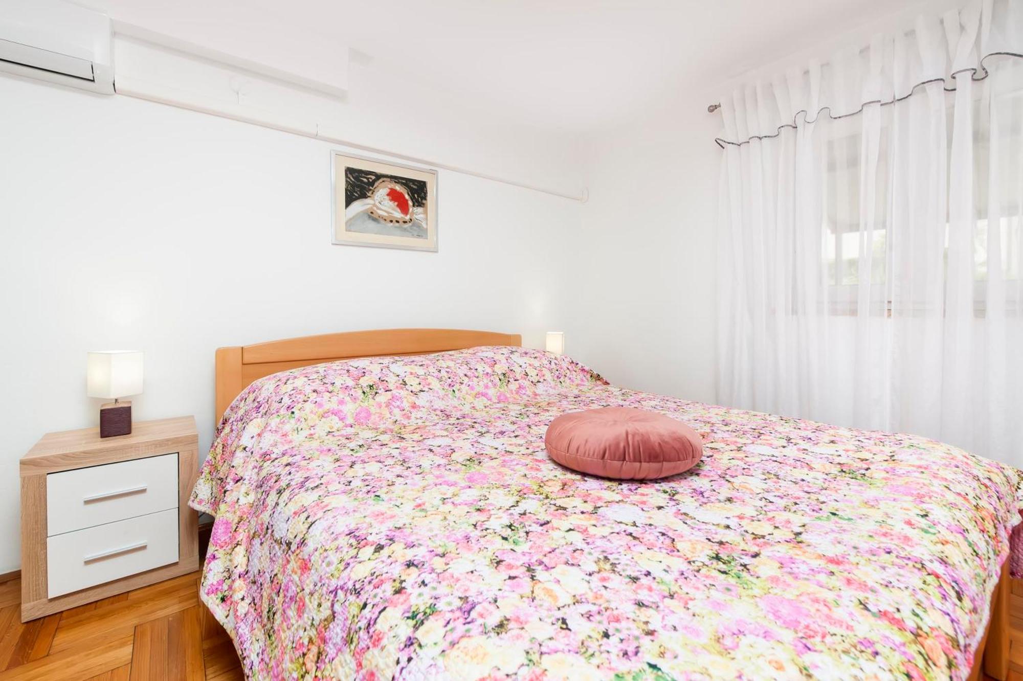 Apartments And Room Silvana Ровинь Экстерьер фото