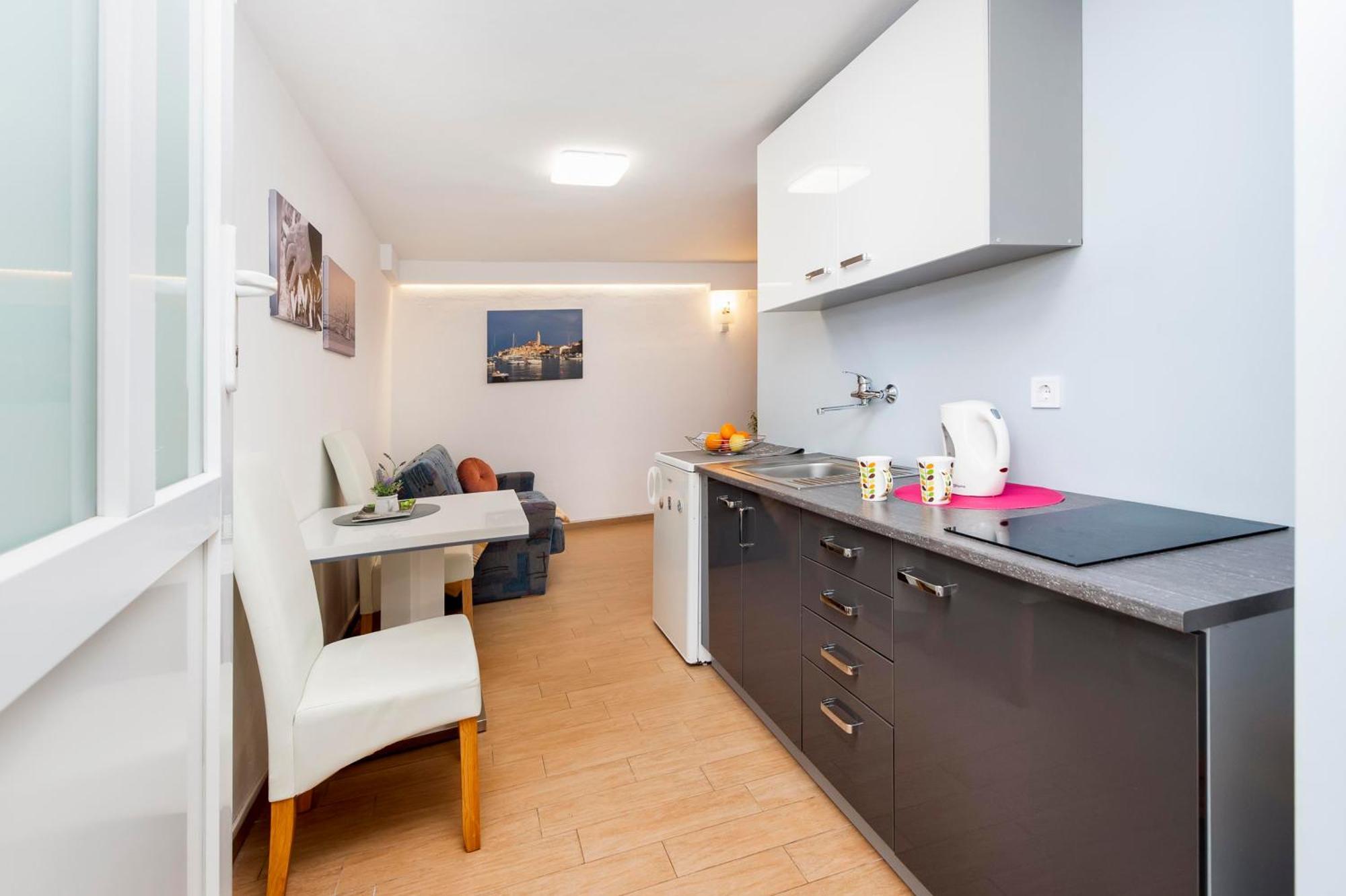 Apartments And Room Silvana Ровинь Экстерьер фото